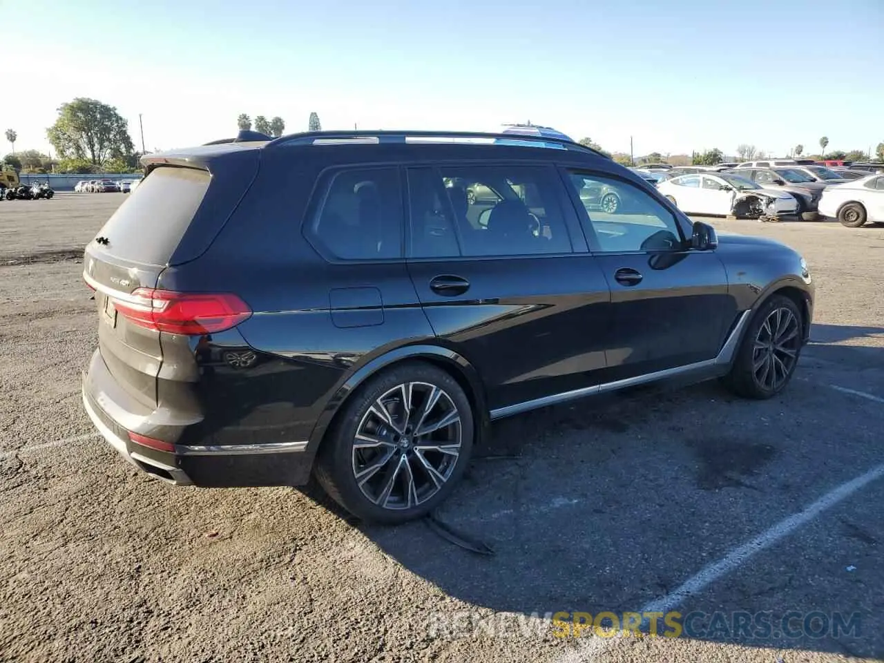 3 Photograph of a damaged car 5UXCW2C08M9F01109 BMW X7 2021