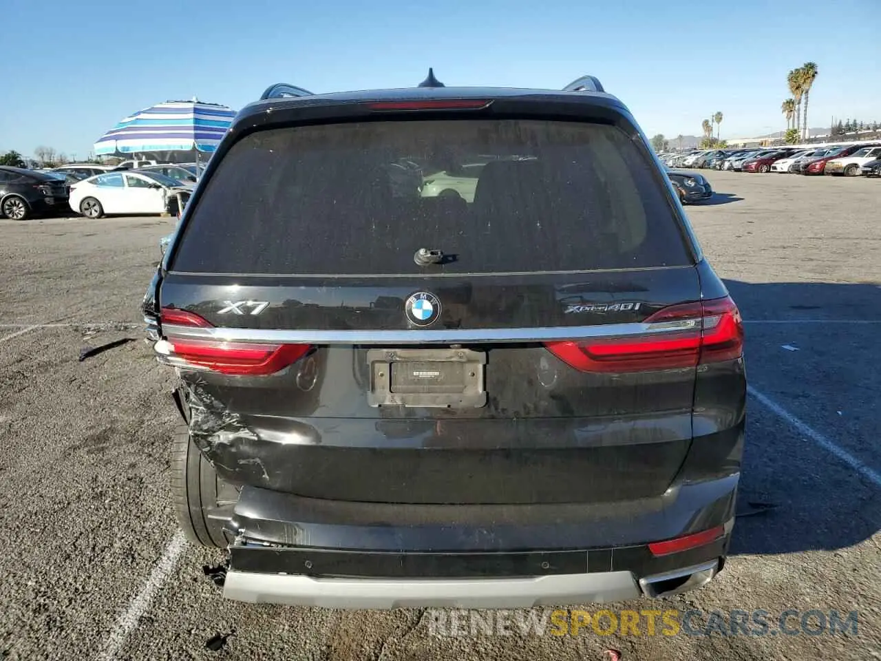 6 Photograph of a damaged car 5UXCW2C08M9F01109 BMW X7 2021