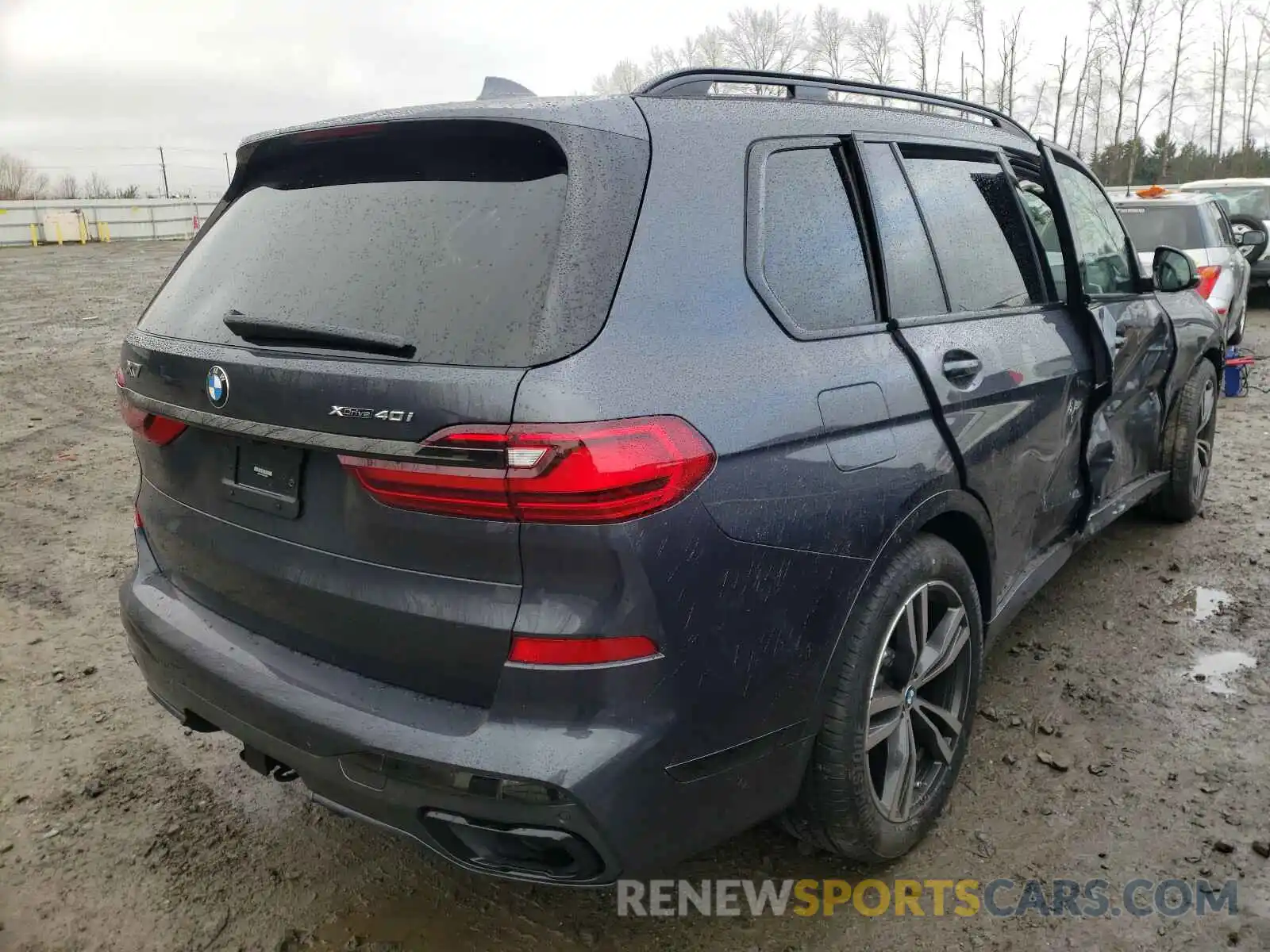 4 Photograph of a damaged car 5UXCW2C08M9F29931 BMW X7 2021