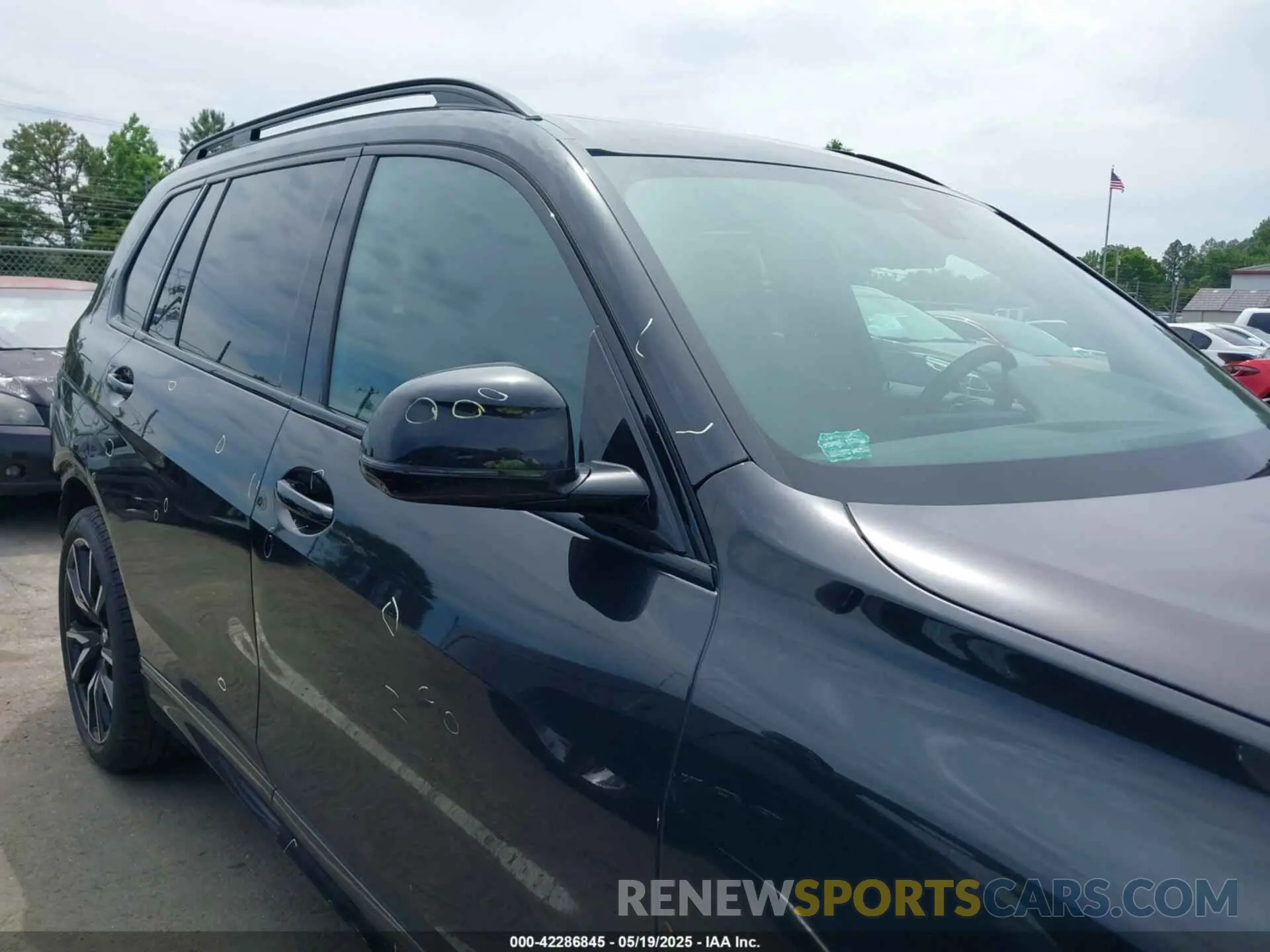 14 Photograph of a damaged car 5UXCW2C08M9H62269 BMW X7 2021