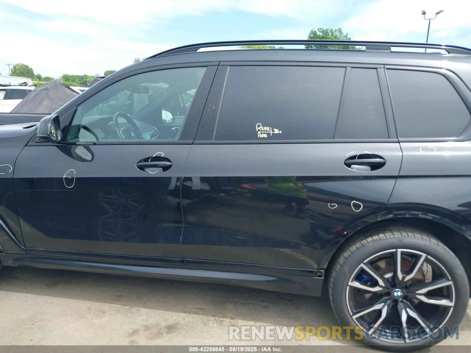 15 Photograph of a damaged car 5UXCW2C08M9H62269 BMW X7 2021