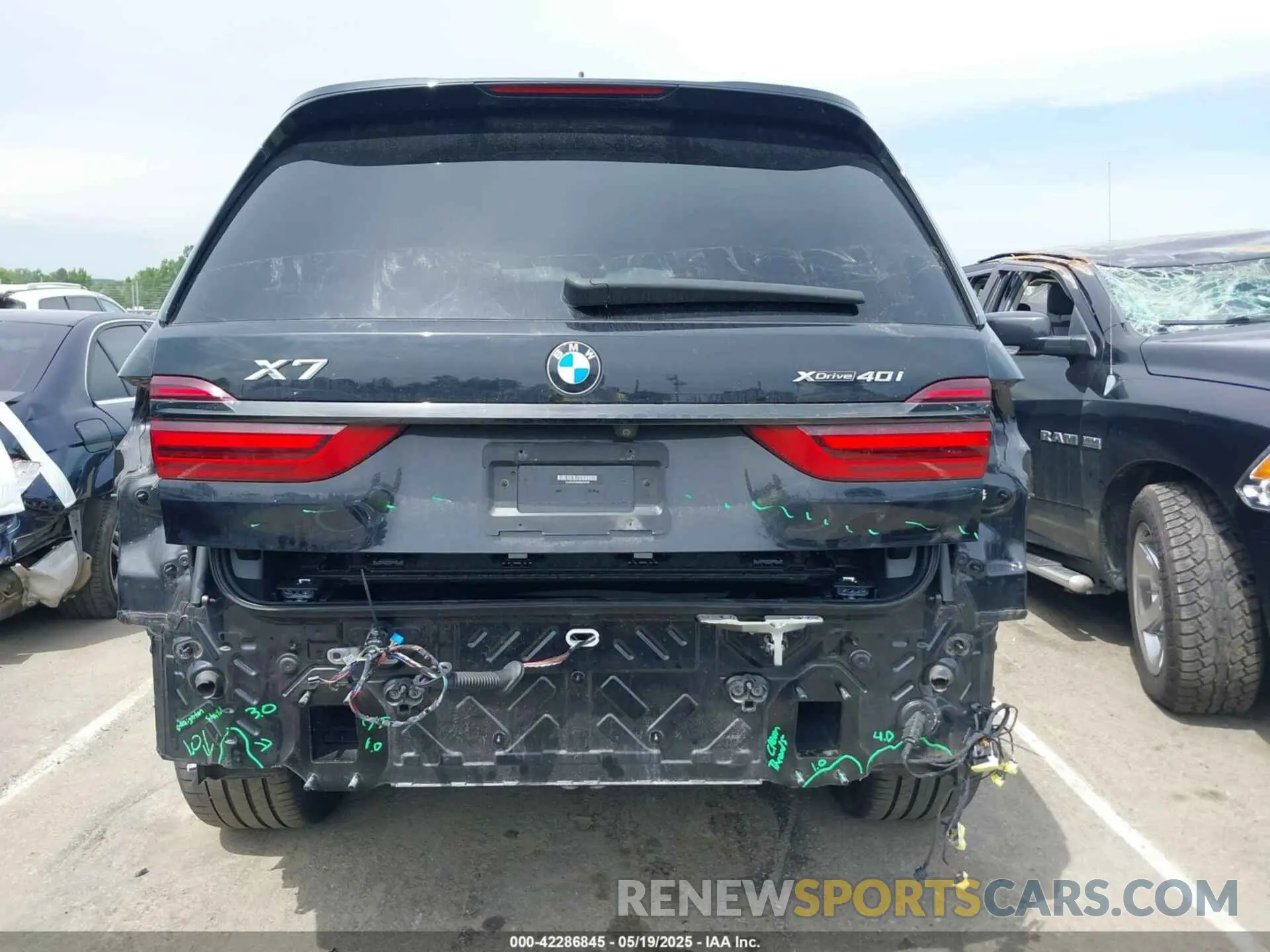 18 Photograph of a damaged car 5UXCW2C08M9H62269 BMW X7 2021