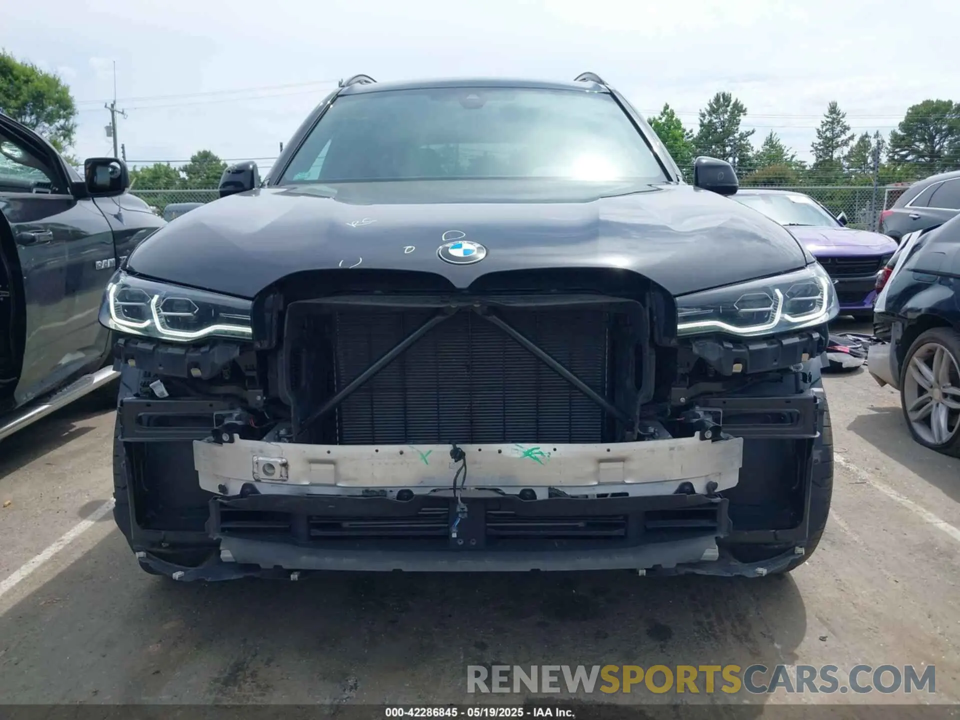6 Photograph of a damaged car 5UXCW2C08M9H62269 BMW X7 2021