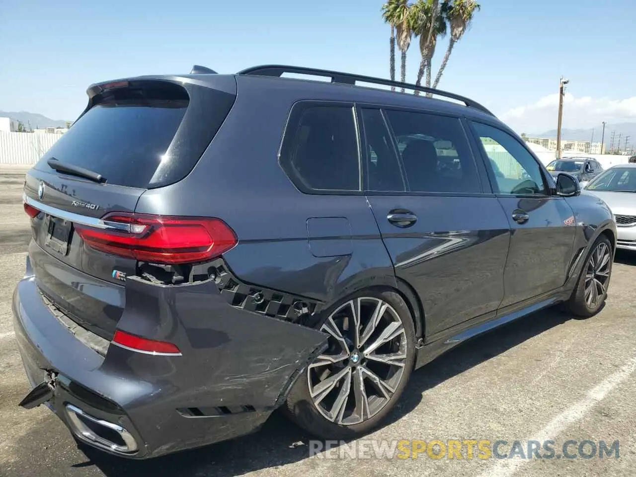 3 Photograph of a damaged car 5UXCW2C09M9E66659 BMW X7 2021