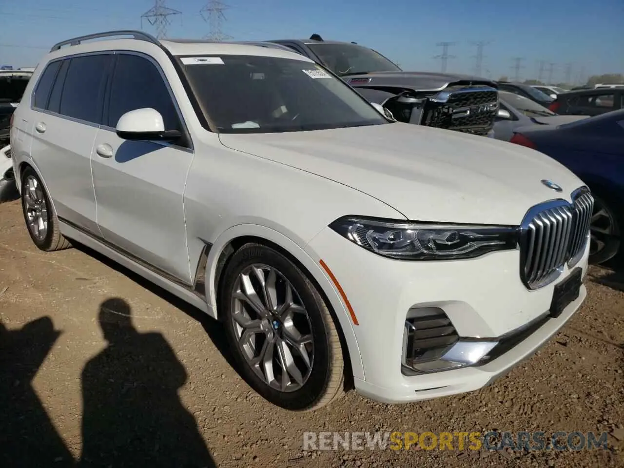 4 Photograph of a damaged car 5UXCW2C09M9E68007 BMW X7 2021