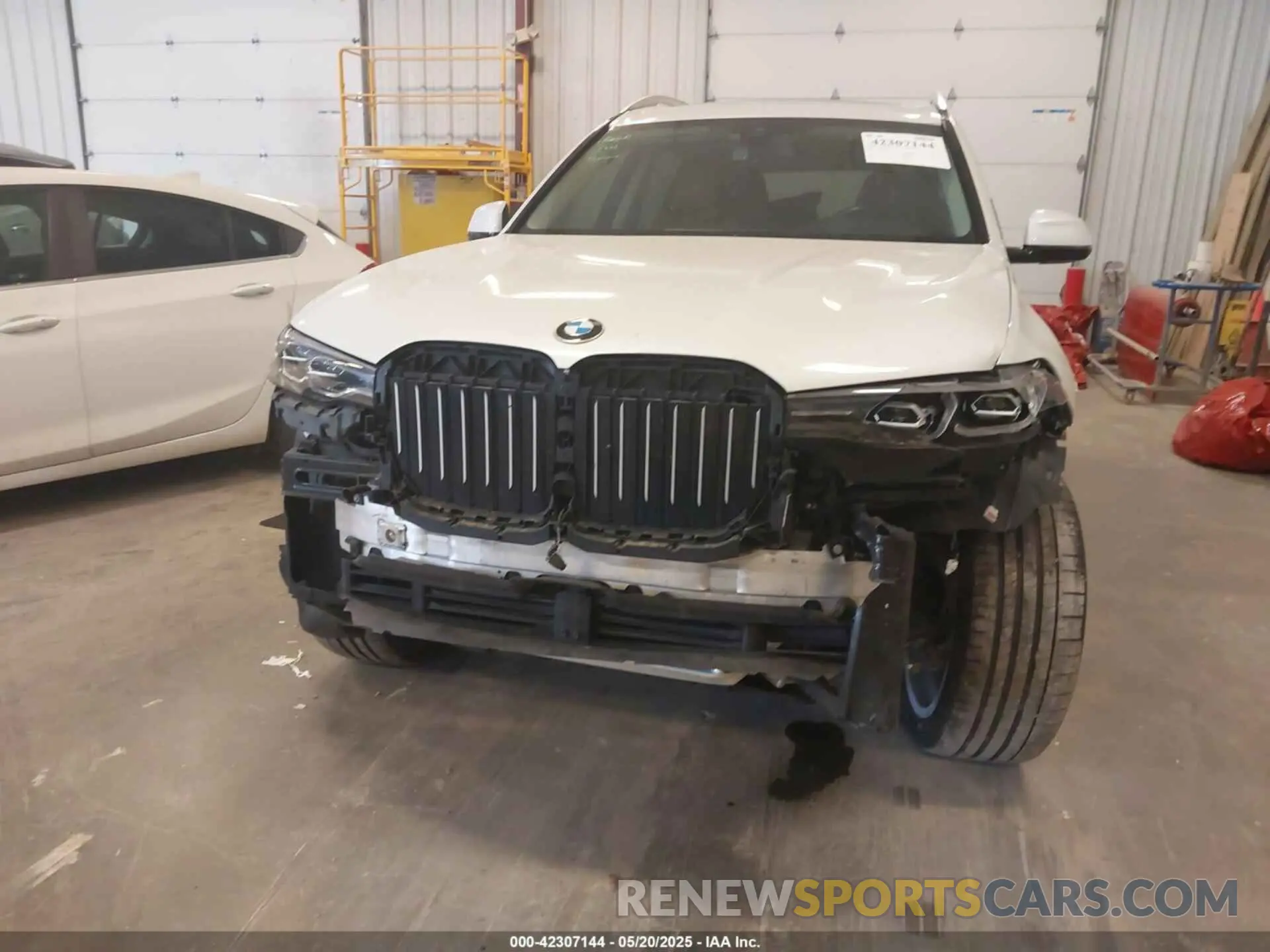 6 Photograph of a damaged car 5UXCW2C09M9F04200 BMW X7 2021