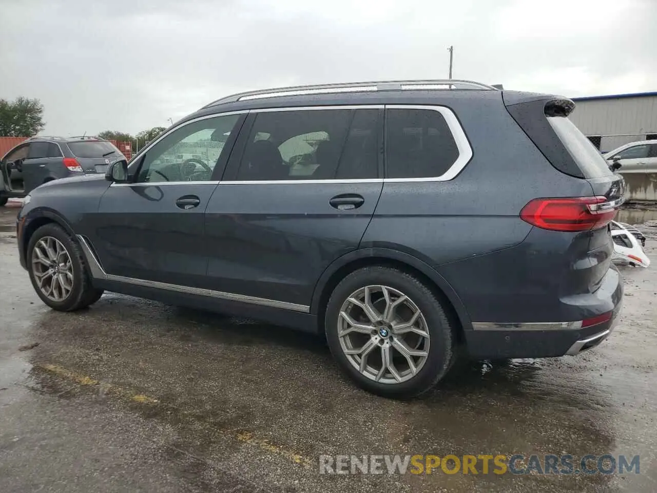 2 Photograph of a damaged car 5UXCW2C09M9G89820 BMW X7 2021