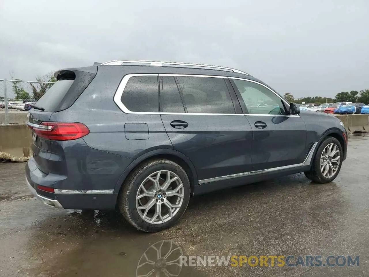 3 Photograph of a damaged car 5UXCW2C09M9G89820 BMW X7 2021