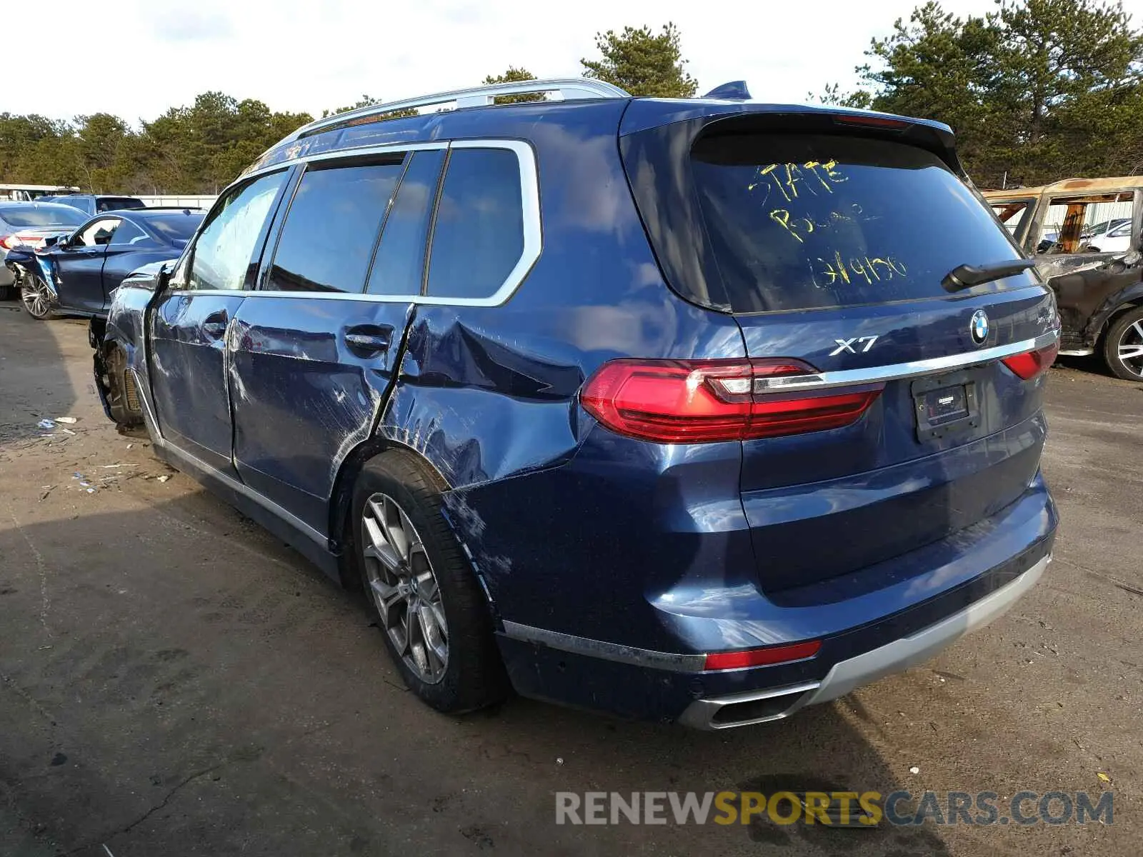 3 Photograph of a damaged car 5UXCW2C0XM9E44590 BMW X7 2021