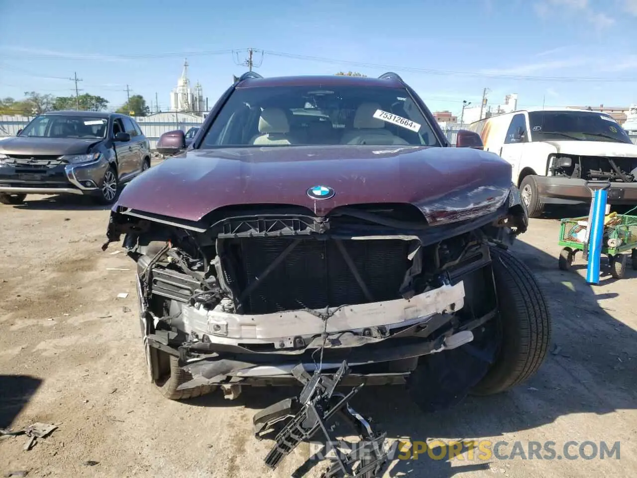 5 Photograph of a damaged car 5UXCW2C0XM9E72180 BMW X7 2021