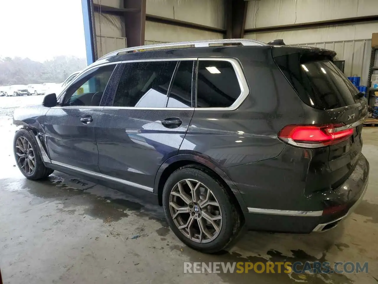 2 Photograph of a damaged car 5UXCW2C0XM9H51936 BMW X7 2021