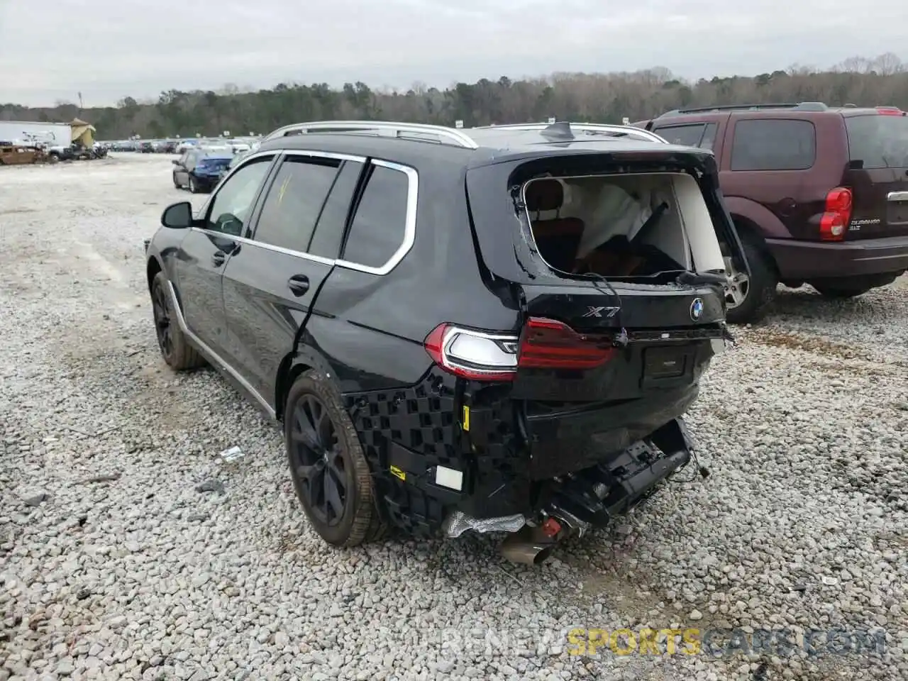 3 Photograph of a damaged car 5UXCW2C0XM9H82202 BMW X7 2021