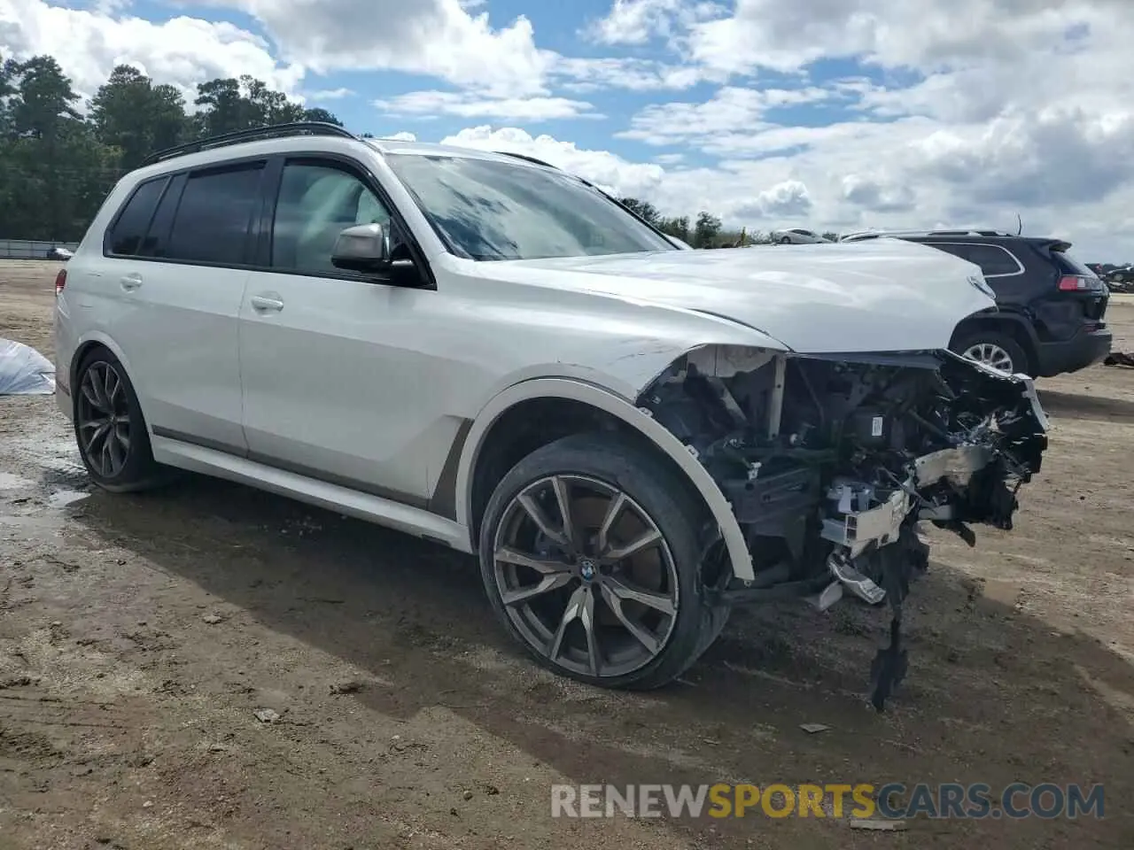 4 Photograph of a damaged car 5UXCX6C00M9H20912 BMW X7 2021