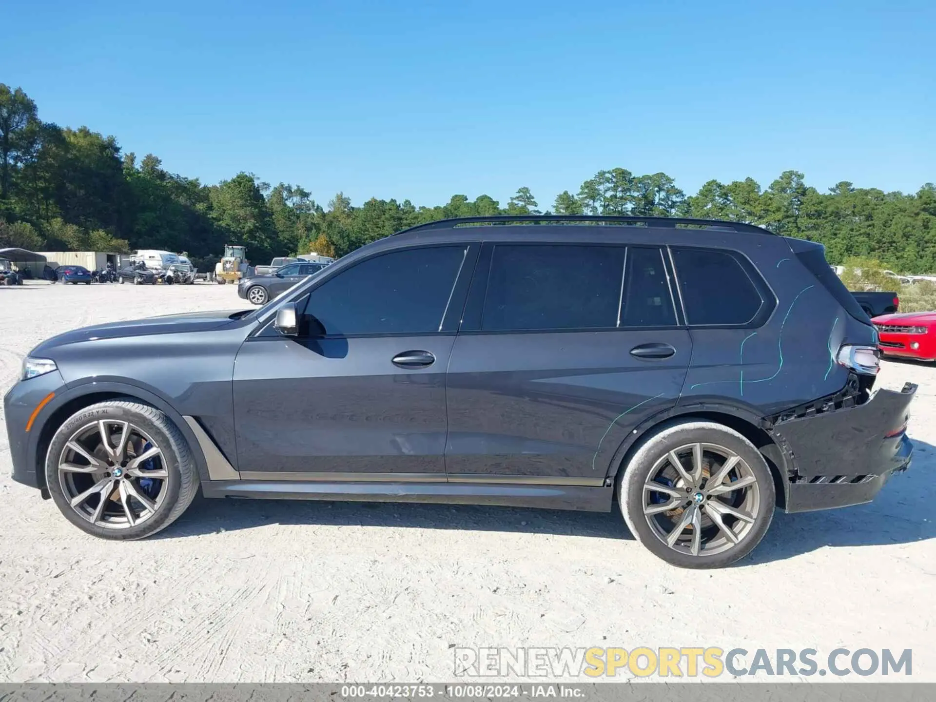 14 Photograph of a damaged car 5UXCX6C01M9F91918 BMW X7 2021