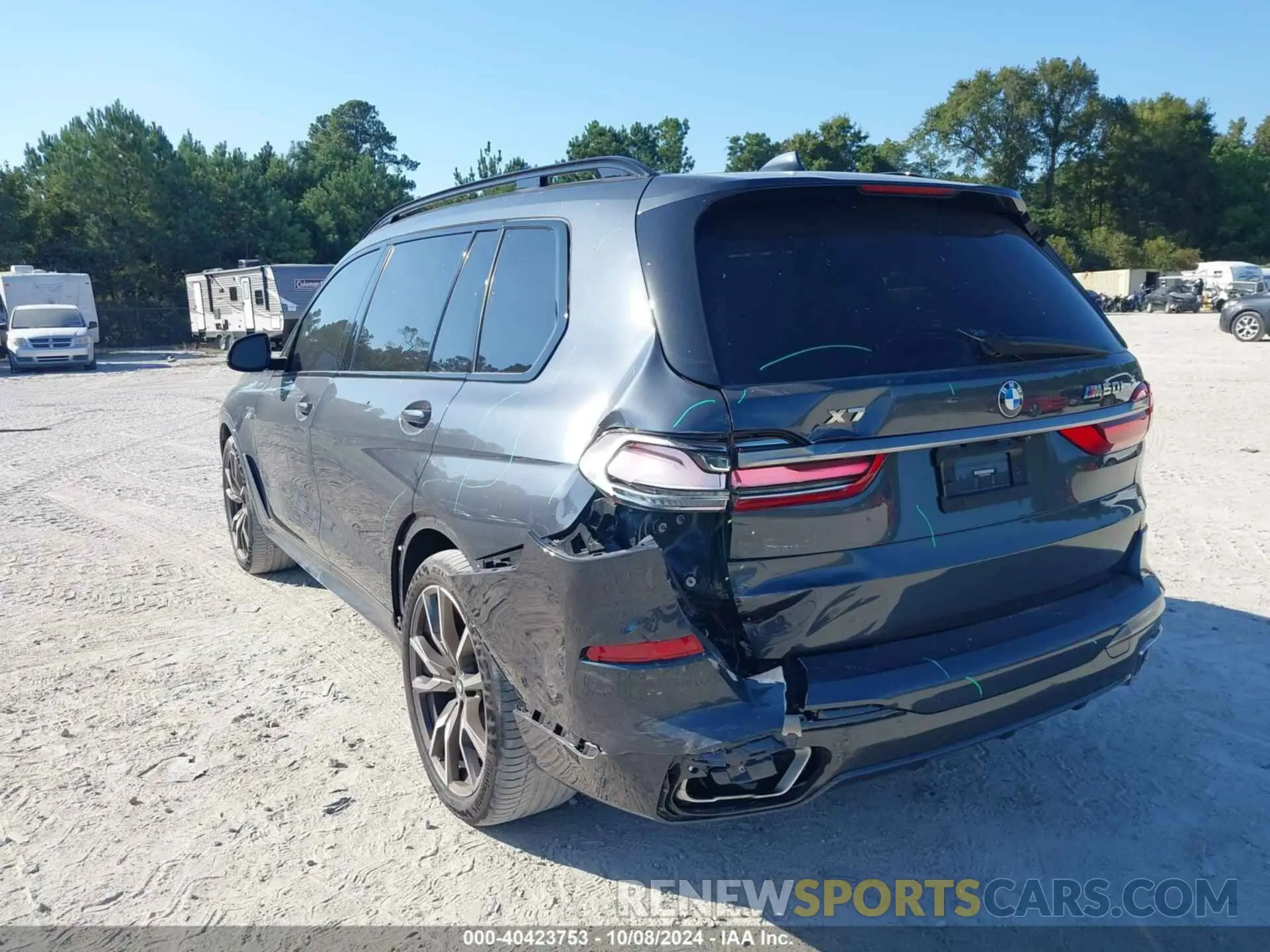 3 Photograph of a damaged car 5UXCX6C01M9F91918 BMW X7 2021