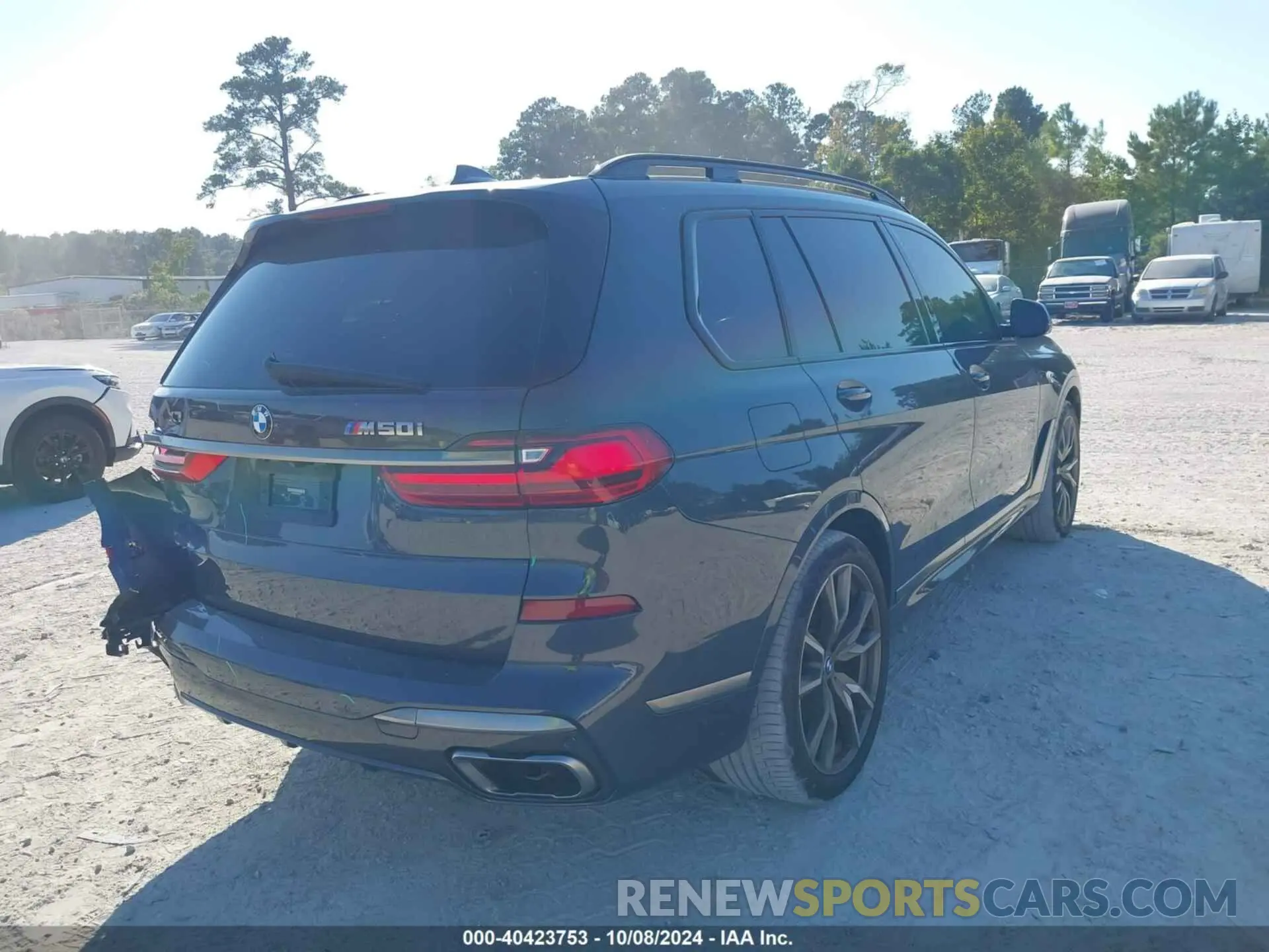 4 Photograph of a damaged car 5UXCX6C01M9F91918 BMW X7 2021