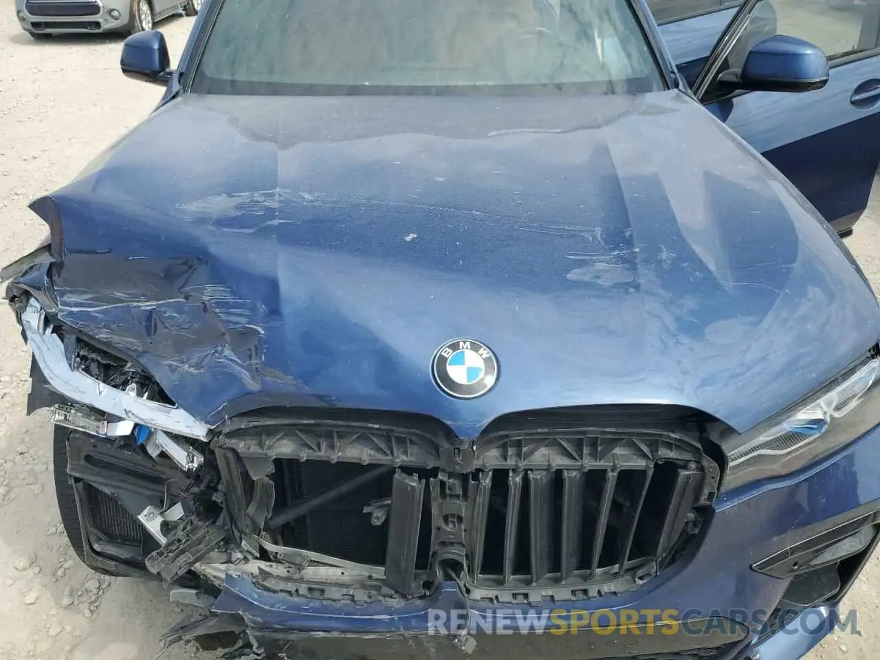 12 Photograph of a damaged car 5UXCX6C02M9G27163 BMW X7 2021