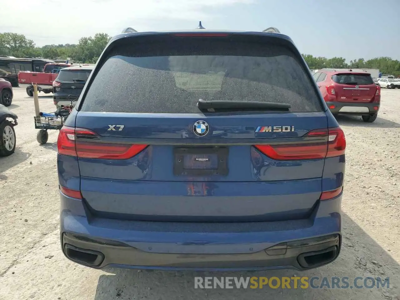 6 Photograph of a damaged car 5UXCX6C02M9G27163 BMW X7 2021