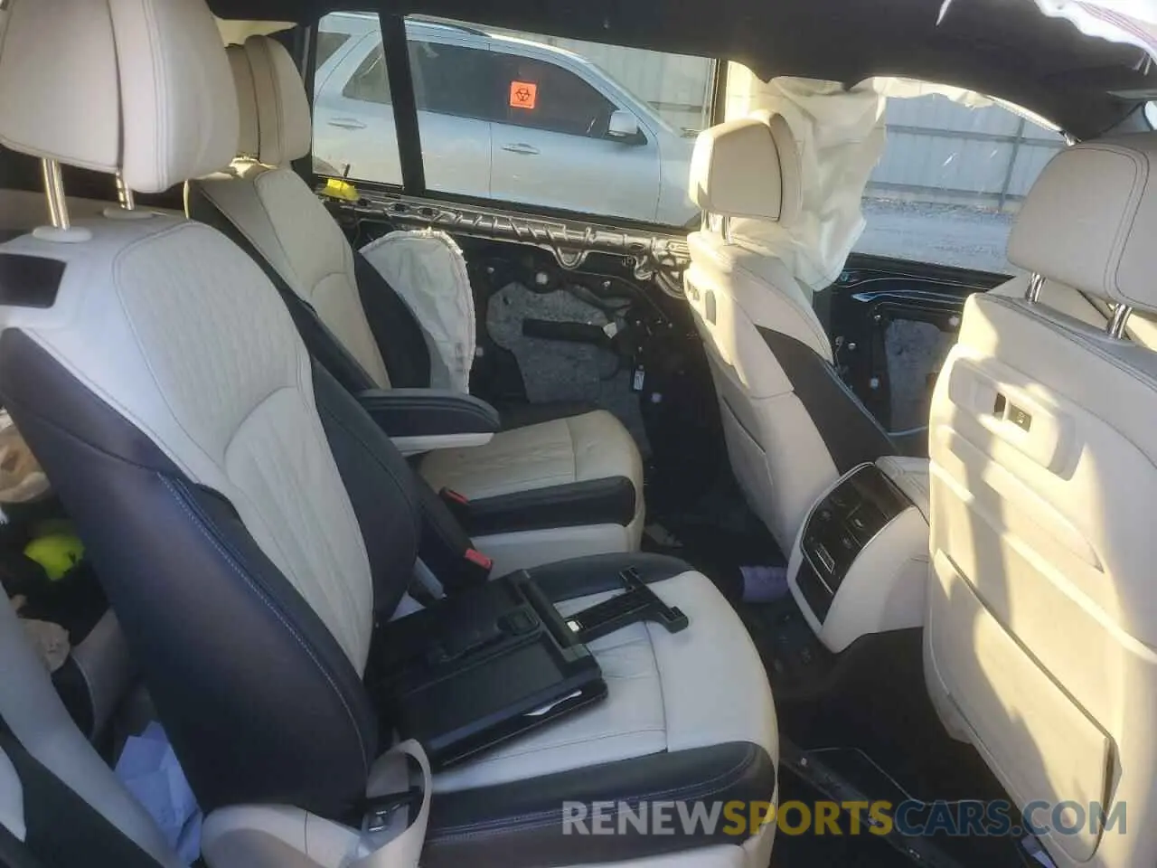 11 Photograph of a damaged car 5UXCX6C03M9E15369 BMW X7 2021