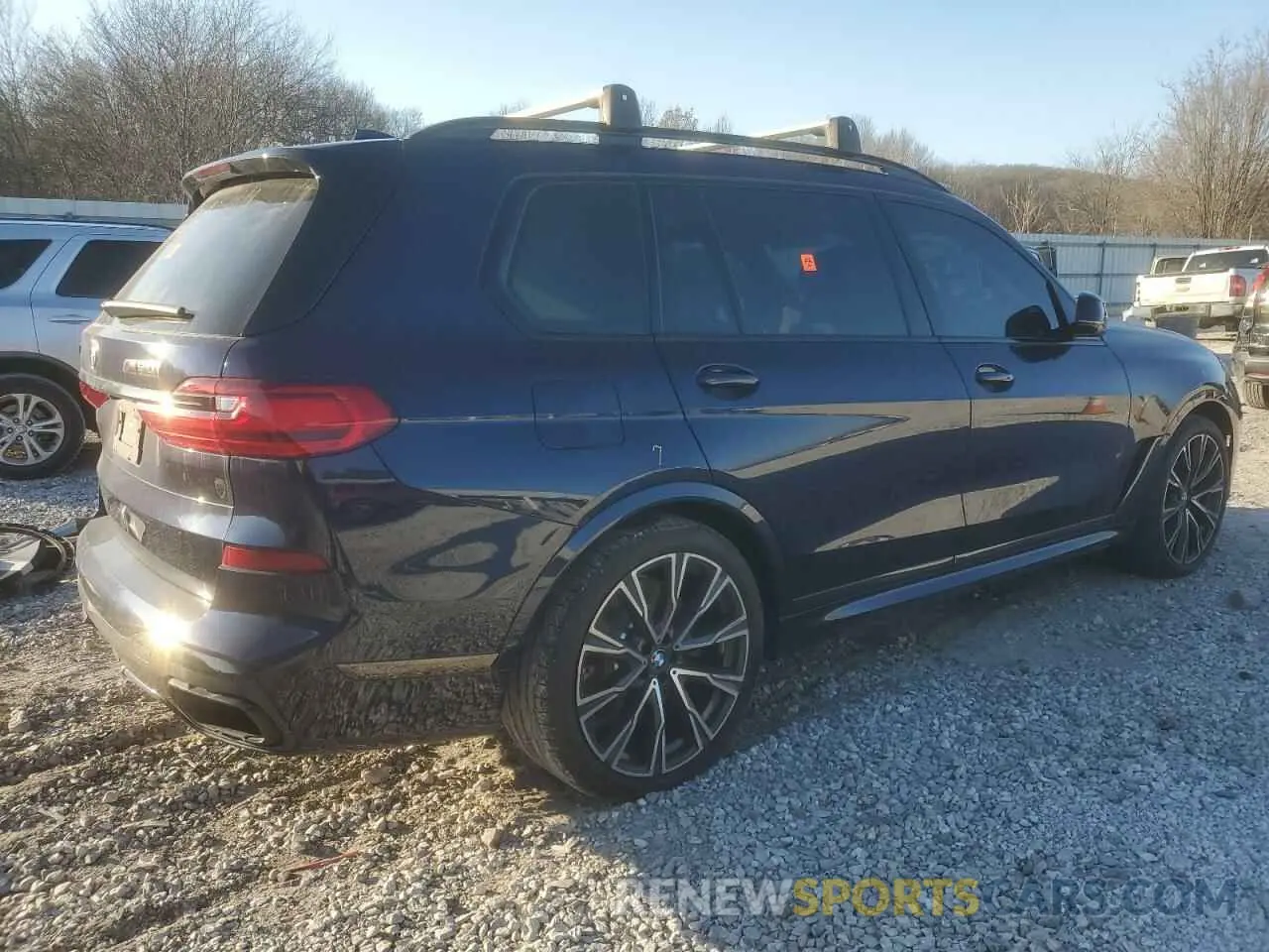 3 Photograph of a damaged car 5UXCX6C03M9E15369 BMW X7 2021
