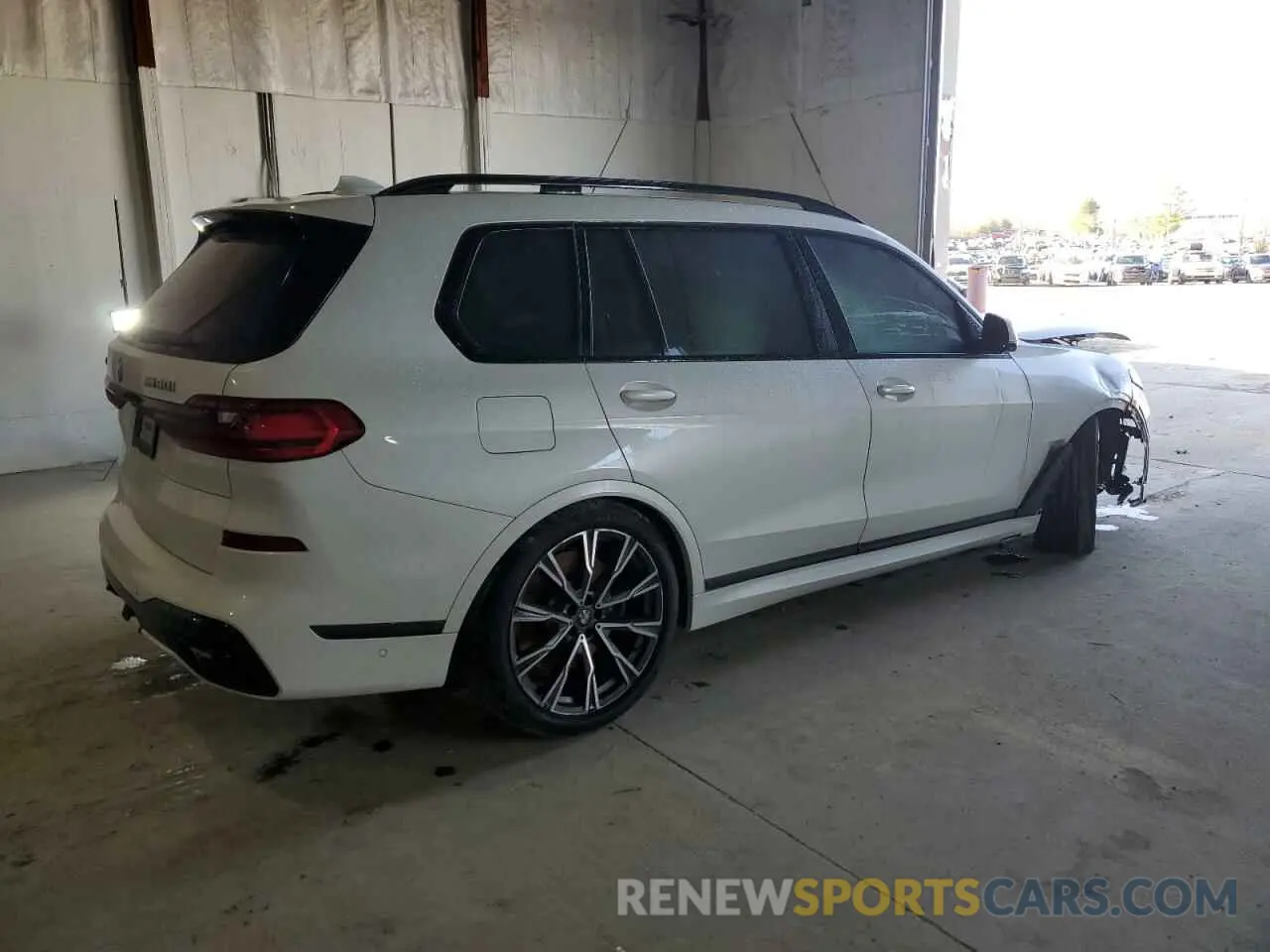 3 Photograph of a damaged car 5UXCX6C03M9F03953 BMW X7 2021