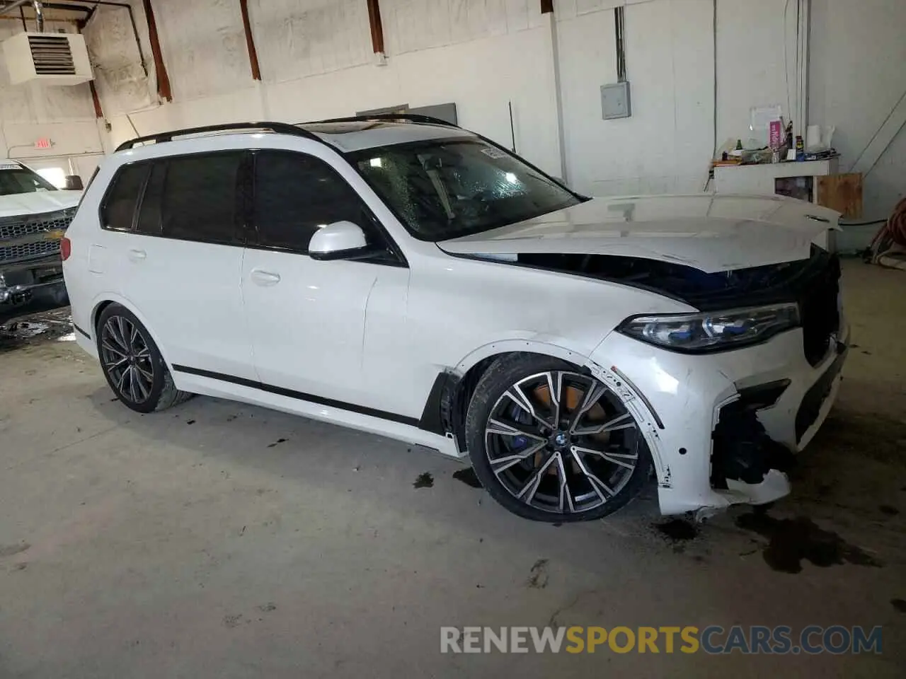 4 Photograph of a damaged car 5UXCX6C03M9F03953 BMW X7 2021