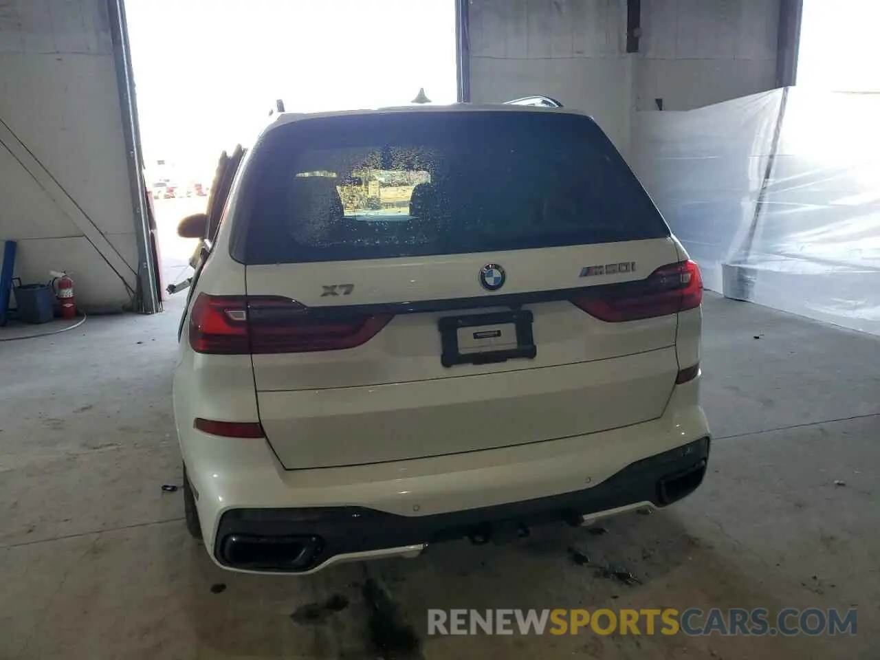 6 Photograph of a damaged car 5UXCX6C03M9F03953 BMW X7 2021