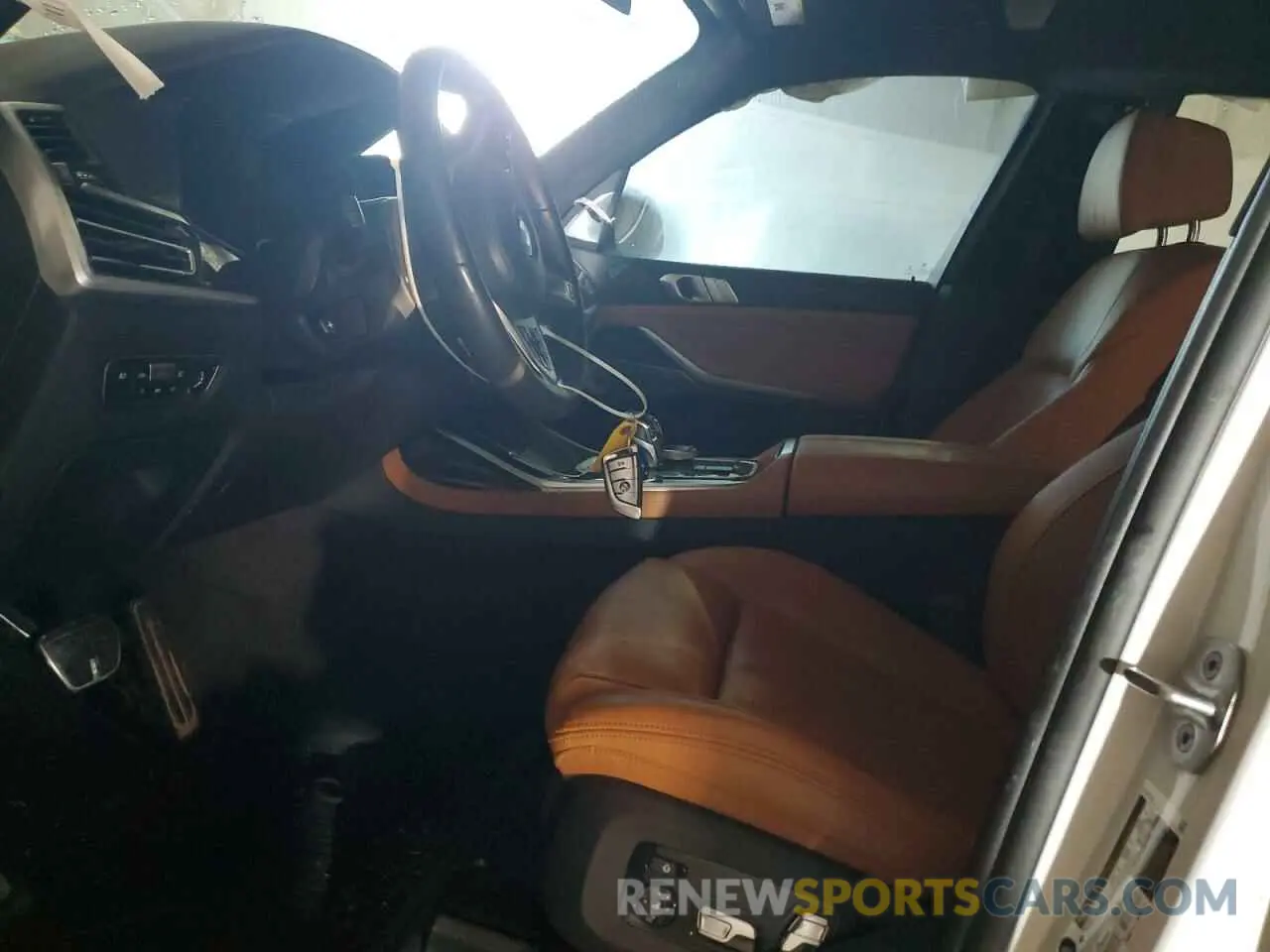 7 Photograph of a damaged car 5UXCX6C03M9F03953 BMW X7 2021