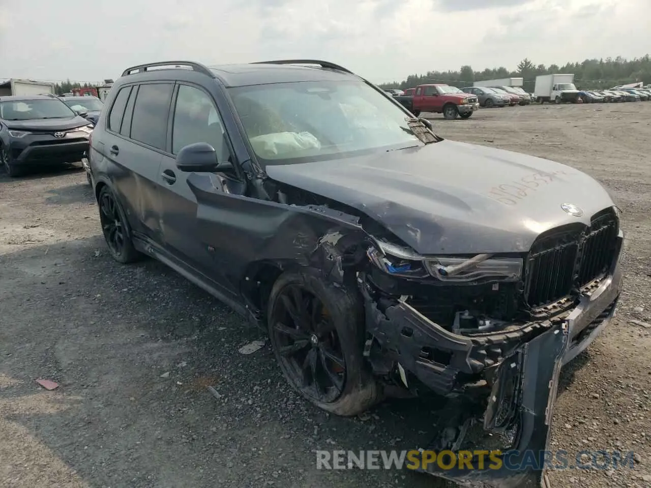 4 Photograph of a damaged car 5UXCX6C04M9E88363 BMW X7 2021