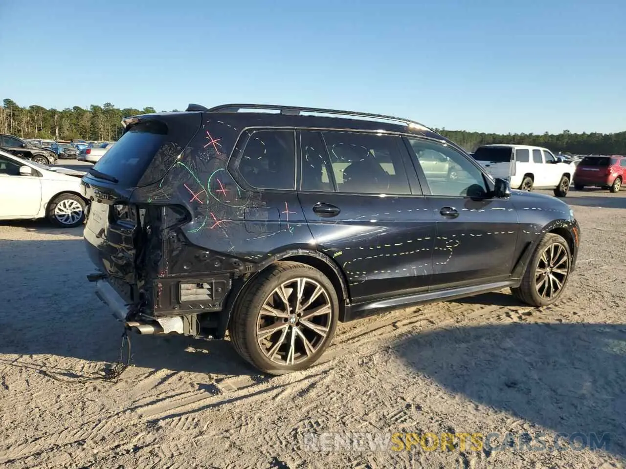 3 Photograph of a damaged car 5UXCX6C04M9G05391 BMW X7 2021
