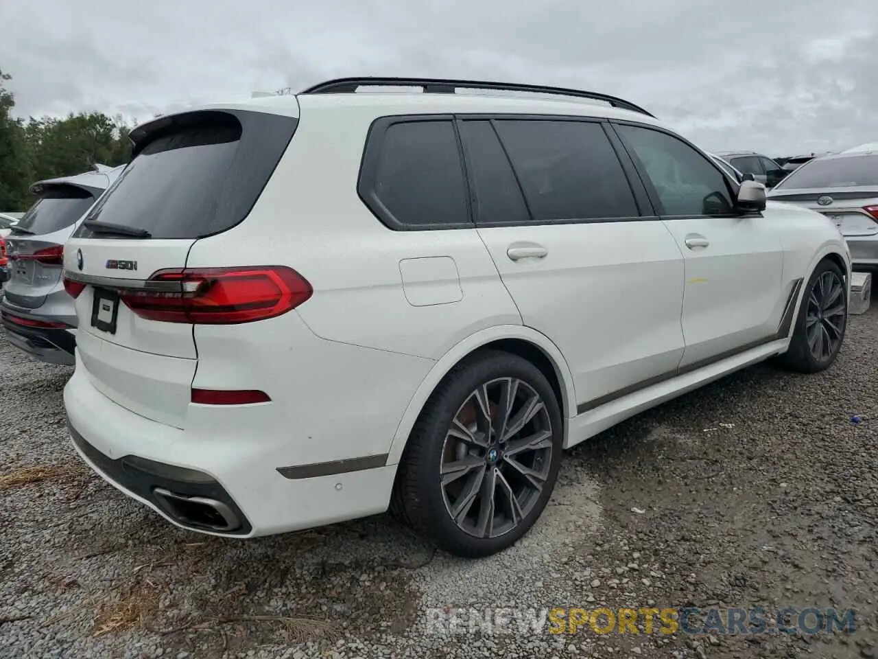 3 Photograph of a damaged car 5UXCX6C05M9G78155 BMW X7 2021