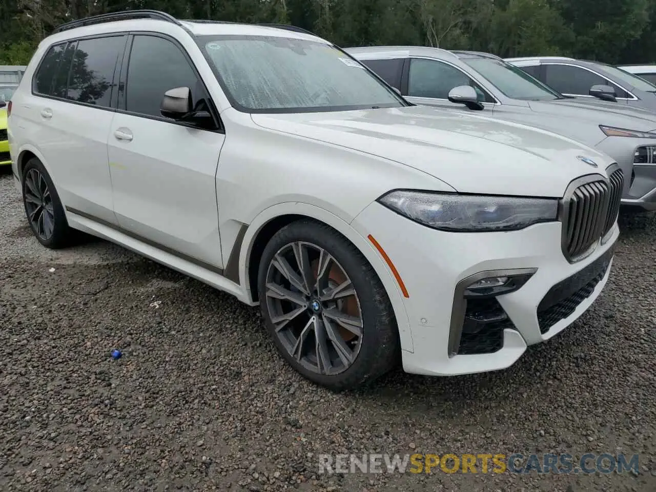 4 Photograph of a damaged car 5UXCX6C05M9G78155 BMW X7 2021