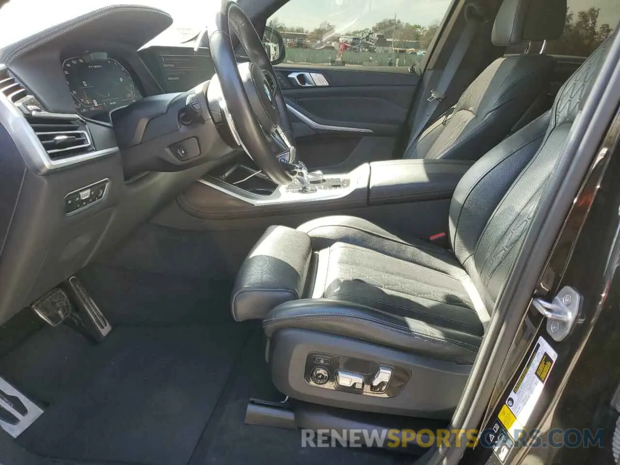 7 Photograph of a damaged car 5UXCX6C06M9G14044 BMW X7 2021