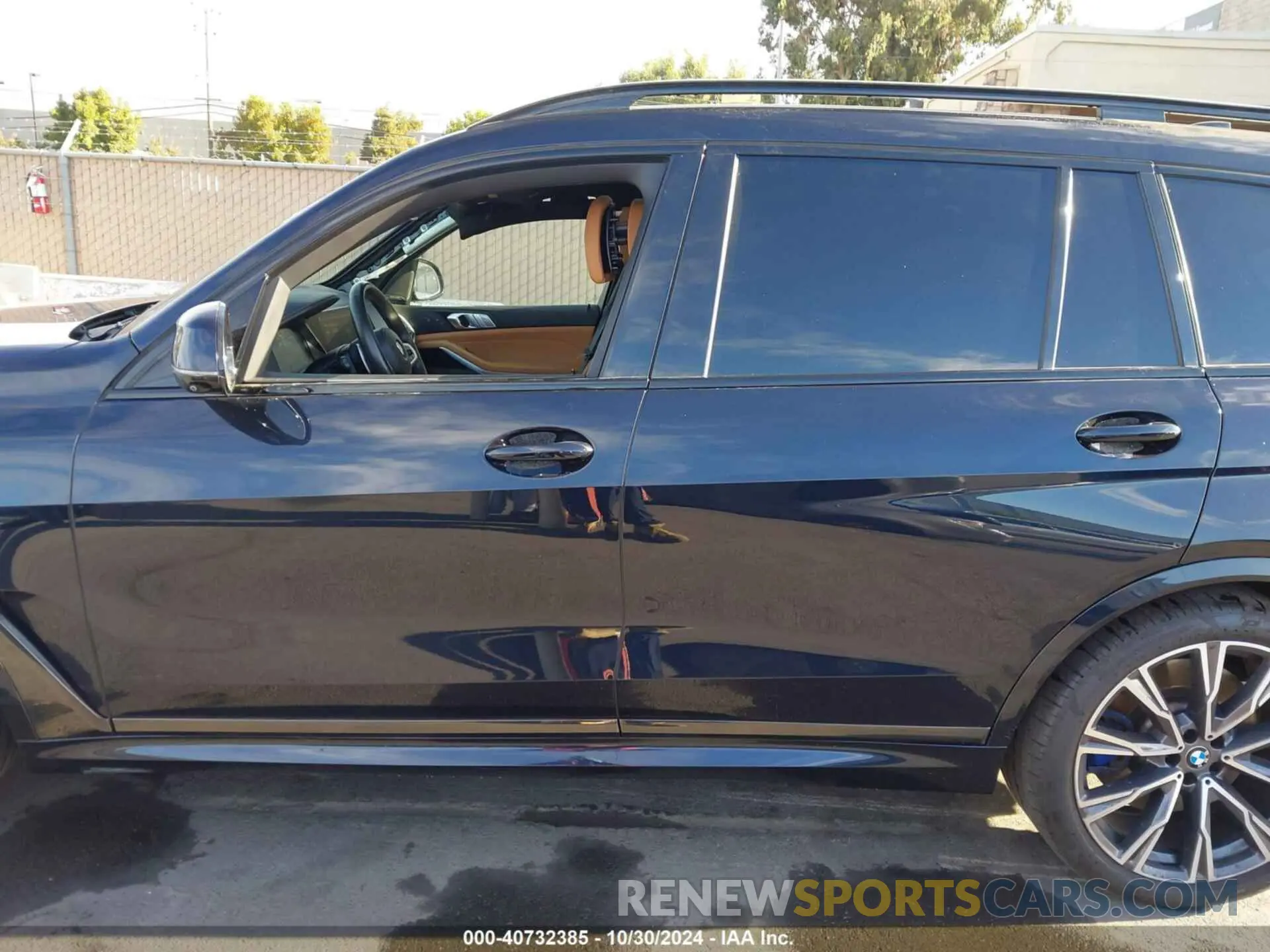 15 Photograph of a damaged car 5UXCX6C06M9H39335 BMW X7 2021