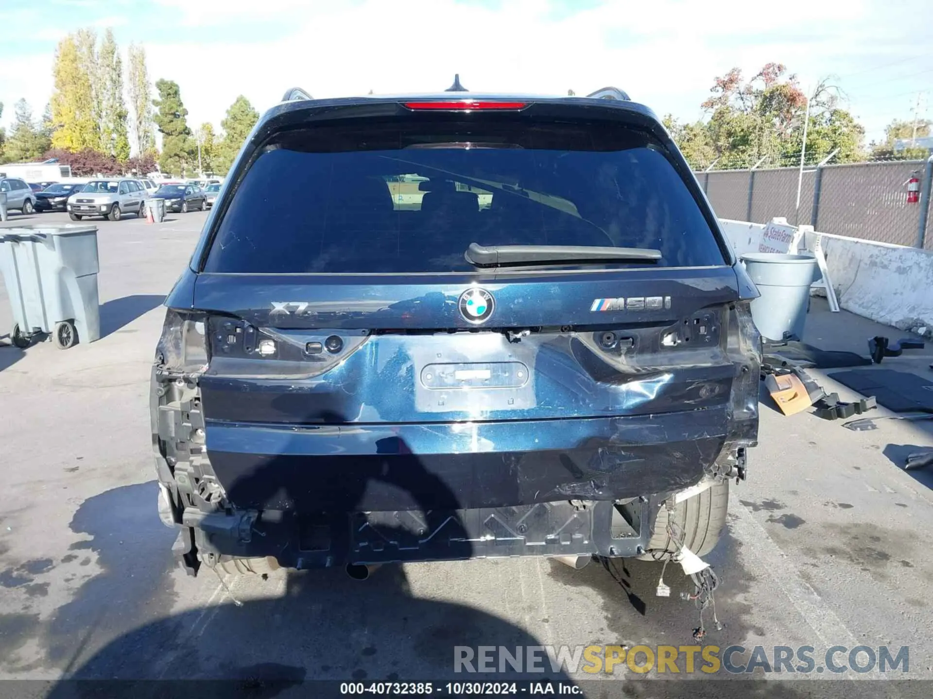 17 Photograph of a damaged car 5UXCX6C06M9H39335 BMW X7 2021