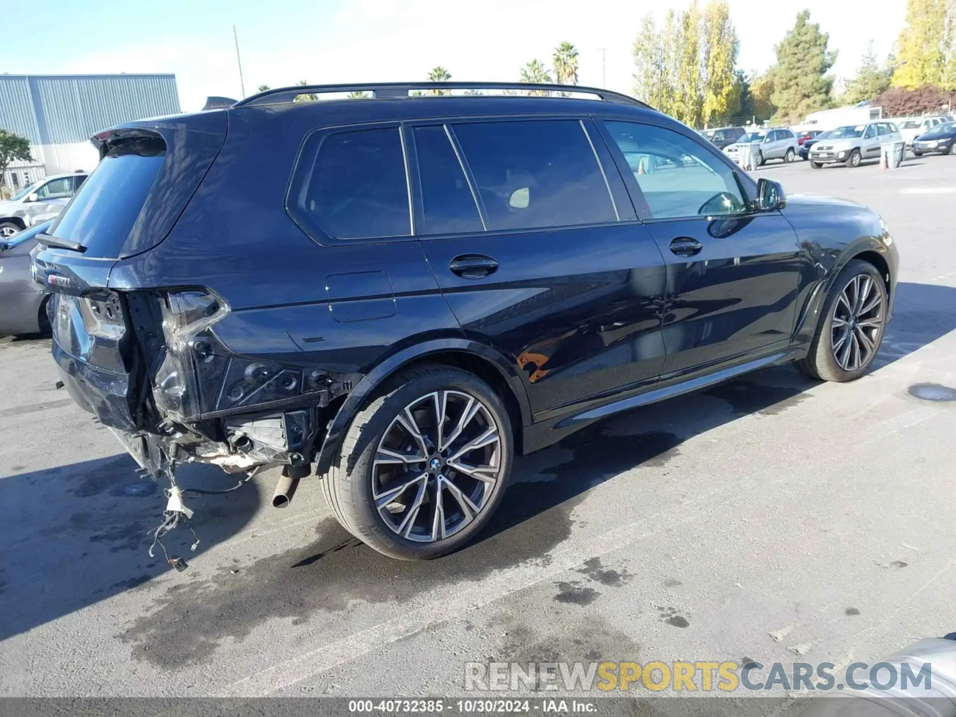 4 Photograph of a damaged car 5UXCX6C06M9H39335 BMW X7 2021