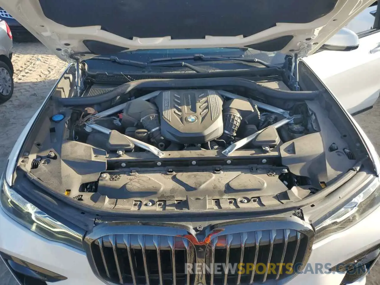 12 Photograph of a damaged car 5UXCX6C07M9H08207 BMW X7 2021