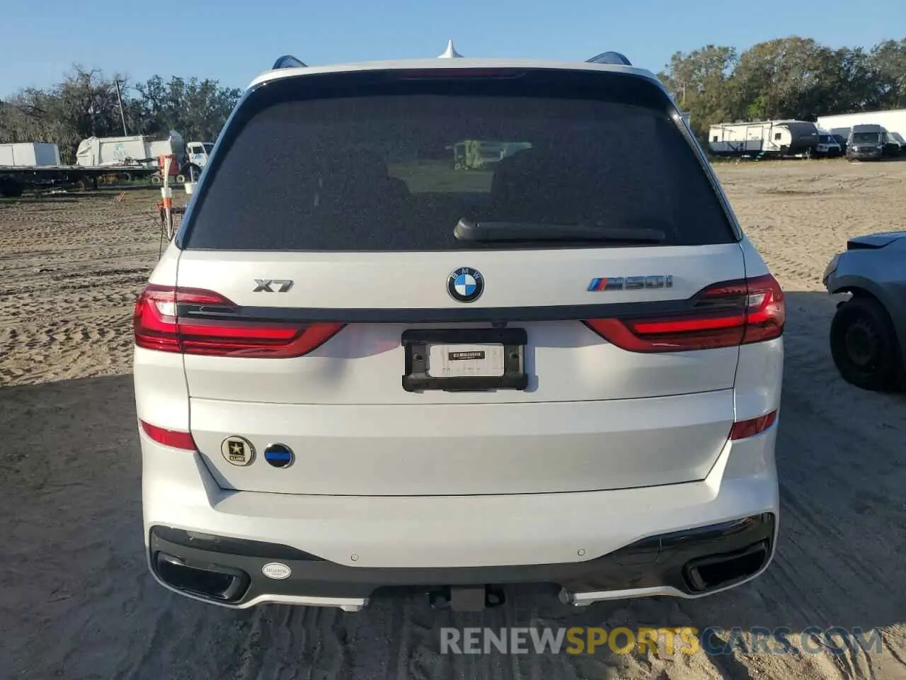 6 Photograph of a damaged car 5UXCX6C07M9H08207 BMW X7 2021