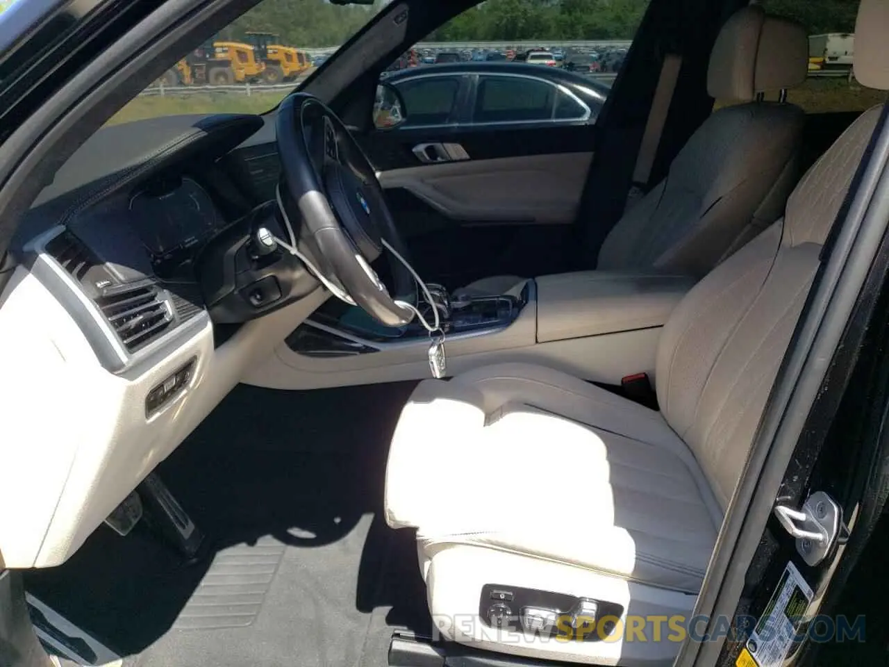 7 Photograph of a damaged car 5UXCX6C08M9F30579 BMW X7 2021