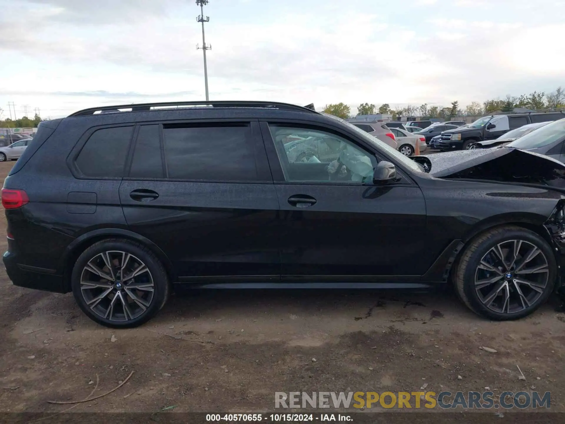 14 Photograph of a damaged car 5UXCX6C09M9G23028 BMW X7 2021