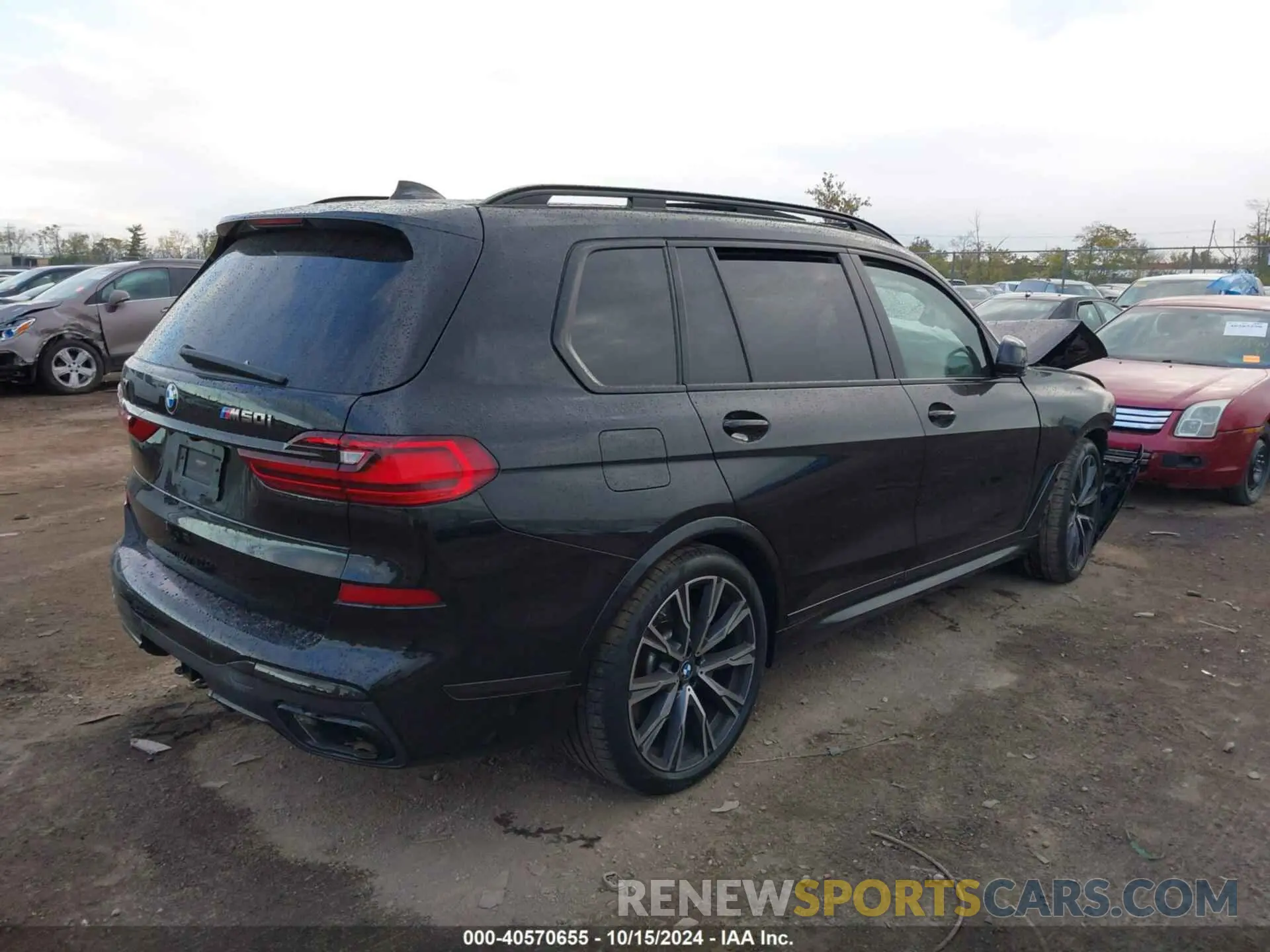 4 Photograph of a damaged car 5UXCX6C09M9G23028 BMW X7 2021