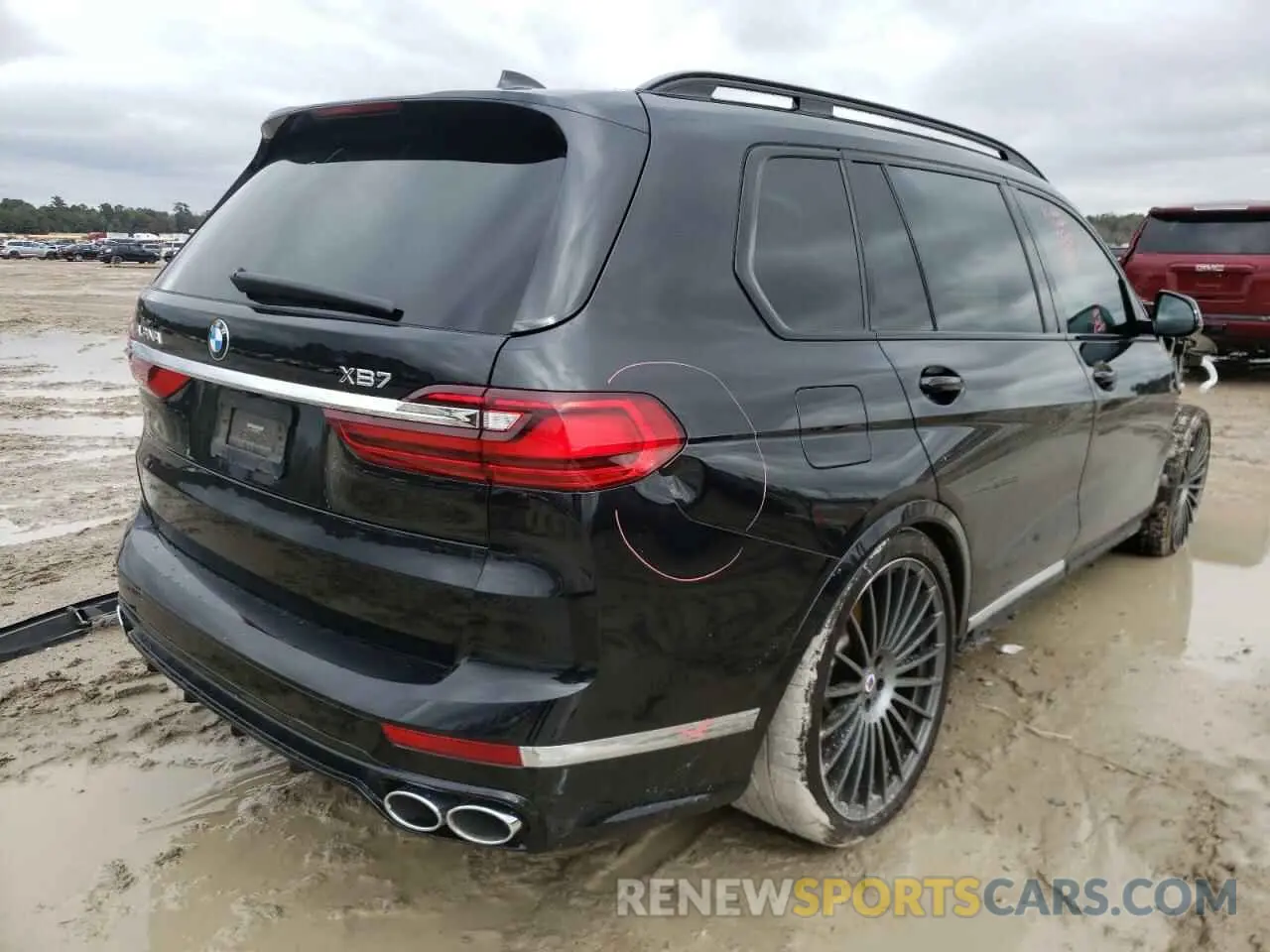 4 Photograph of a damaged car 5UXCX6C17M9G32741 BMW X7 2021