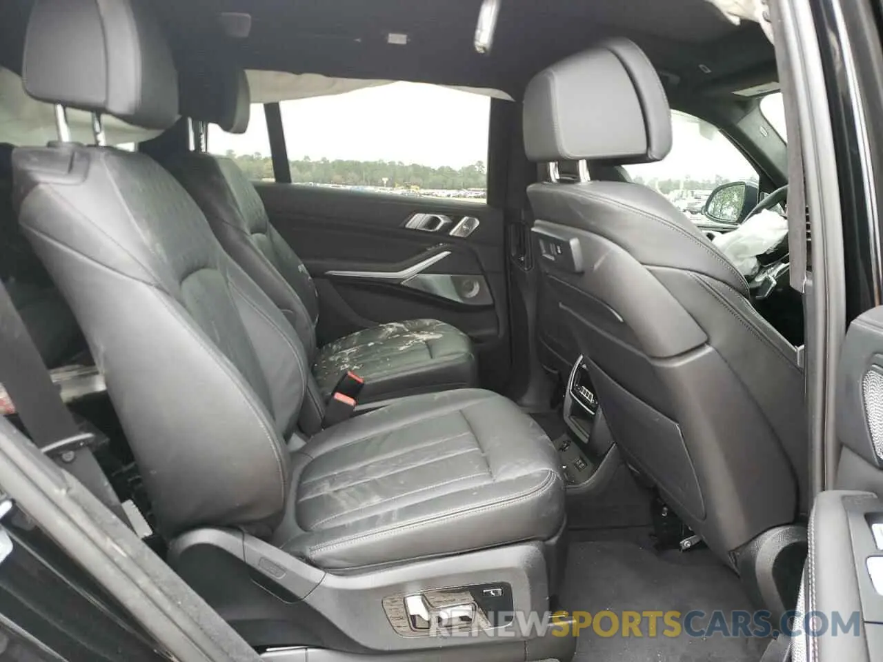 6 Photograph of a damaged car 5UXCX6C17M9G32741 BMW X7 2021