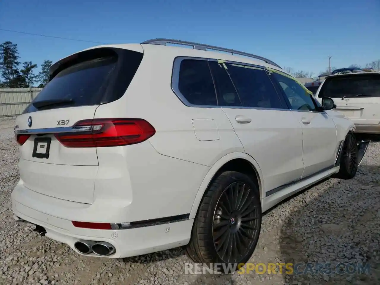 4 Photograph of a damaged car 5UXCX6C19M9F84210 BMW X7 2021