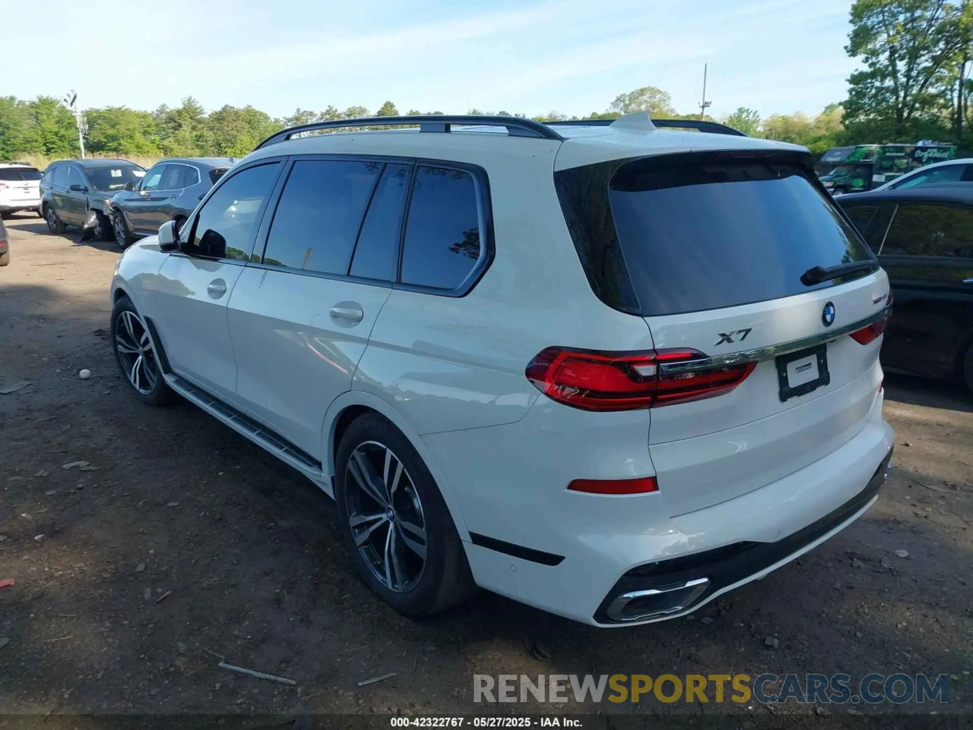 3 Photograph of a damaged car 5UXCW2C00N9L30287 BMW X7 2022