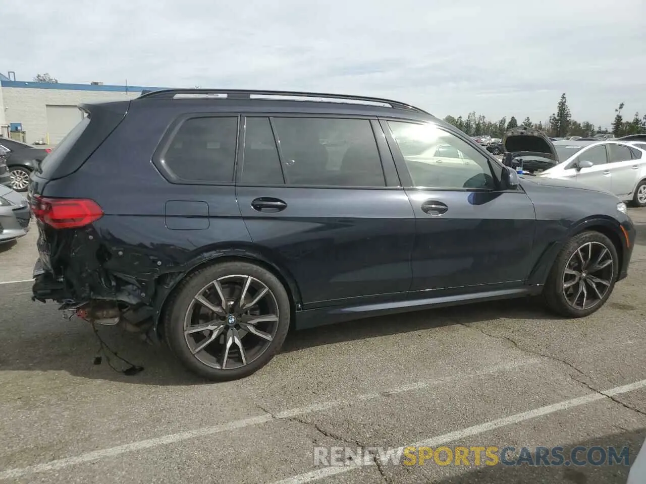 3 Photograph of a damaged car 5UXCW2C00N9M54284 BMW X7 2022