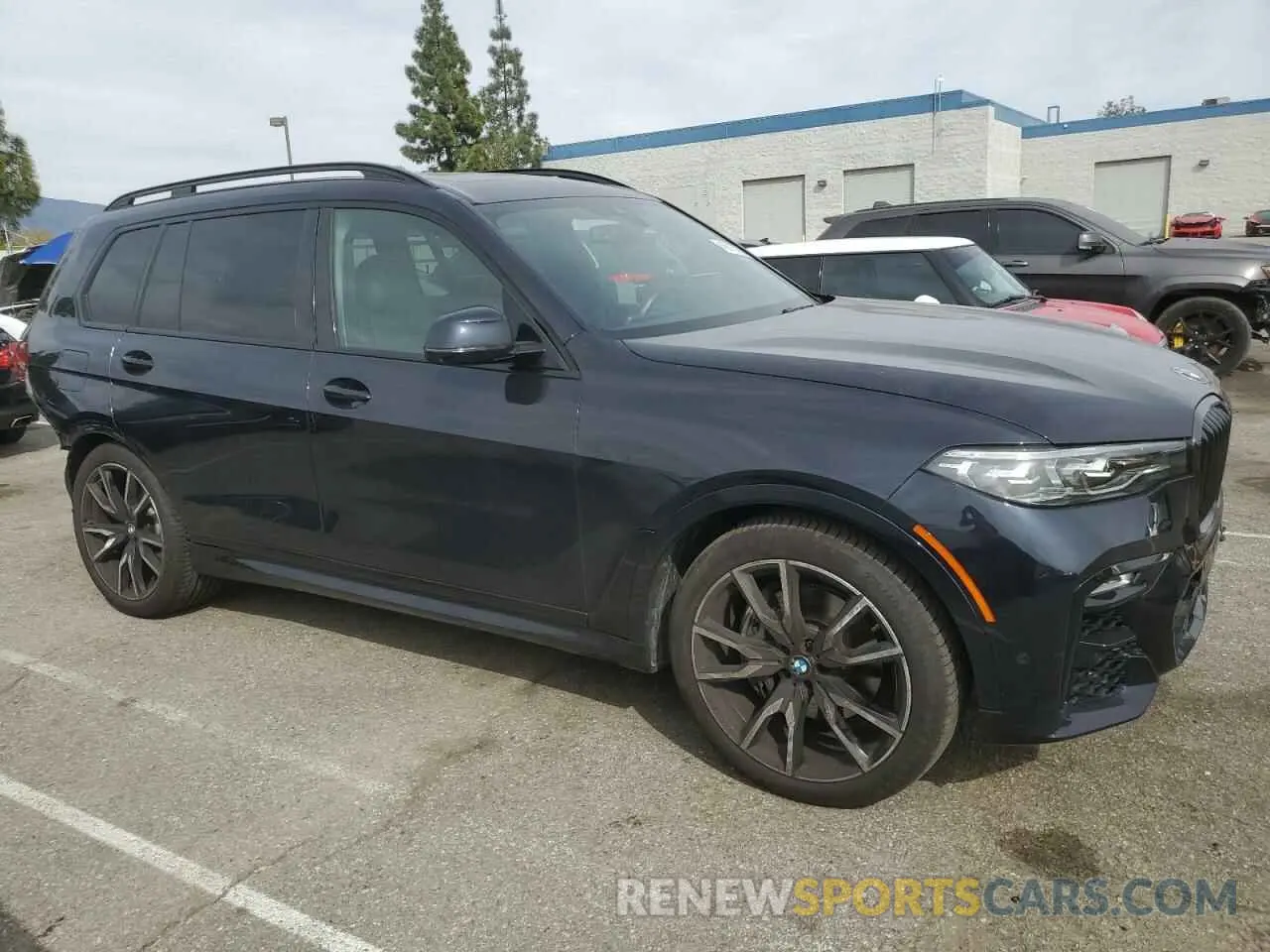 4 Photograph of a damaged car 5UXCW2C00N9M54284 BMW X7 2022