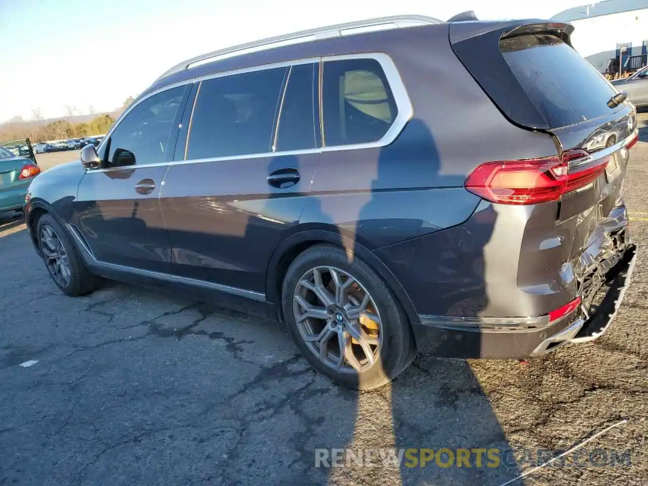 2 Photograph of a damaged car 5UXCW2C00N9M64099 BMW X7 2022