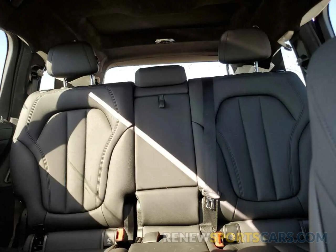 10 Photograph of a damaged car 5UXCW2C00N9M80139 BMW X7 2022