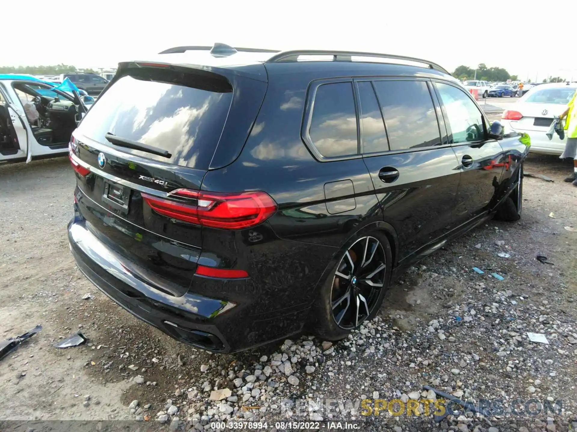 4 Photograph of a damaged car 5UXCW2C01N9J24167 BMW X7 2022